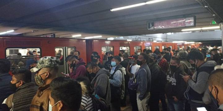 Acusan discriminación en Metro CDMX, viralizan video donde policía niega acceso a usuaria trans