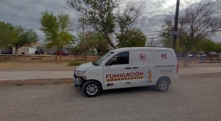 Fumigan Riberas ante denuncias de garrapatas