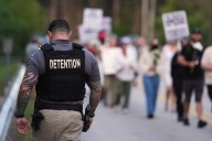 Abogado confiesa lo difícil de defender a un inmigrante arrestado: “No puede cooperar”