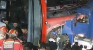 Tragedia en la carretera Puno–Arequipa: Choque entre bus y tráiler deja siete muertos entre ellos una madre que viajaba con su hijo Un bus interprovincial de la empresa Wayra se estrelló contra un trá