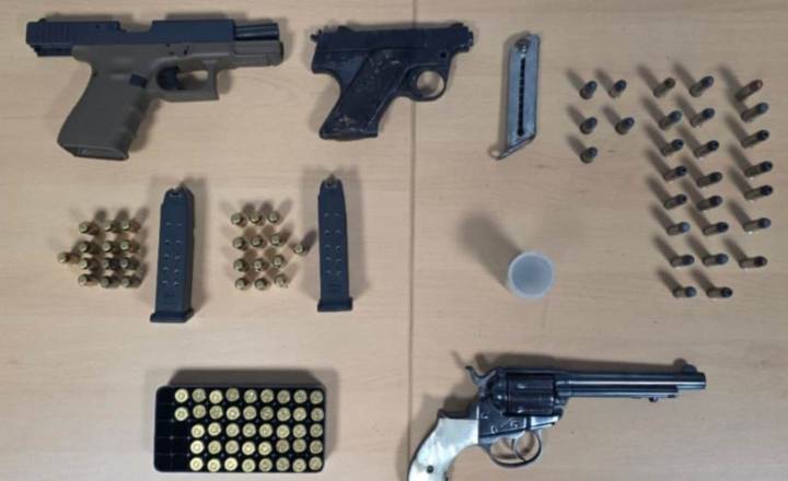 Ocupan tres armas en allanamiento en Villalba