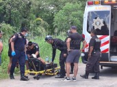 Mujer resulta lesionada al caer de su bicicleta en Tizimín; protegió a su nieto de 3 años