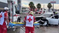 Choca contra base de puente y queda lesionado en bulevar Fundadores