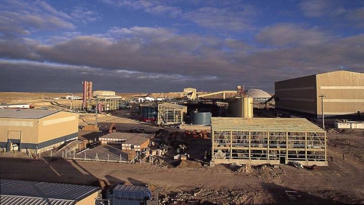 La exportación de plata y litio sigue tributando retenciones