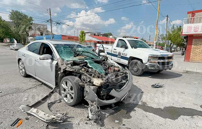 Conductor termina lesionado tras choque con camión en la Chamizal; responsable huyó