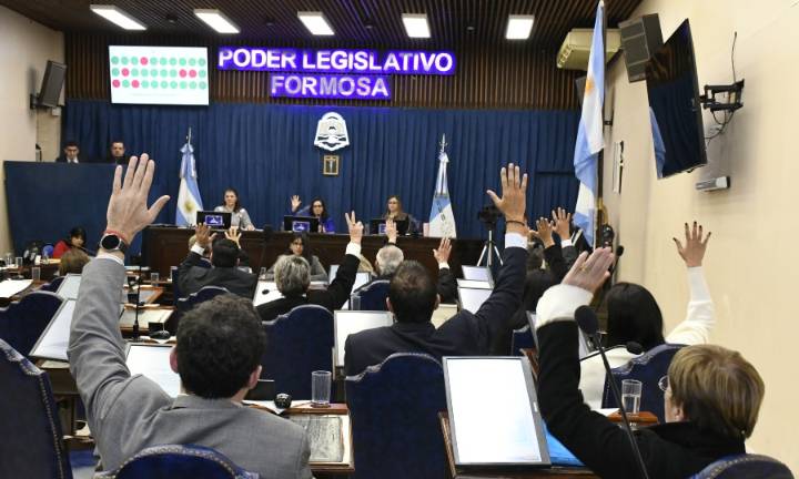 Se incorporaron a la Constitución la paridad de género en cargos legislativos y políticas de seguridad pública