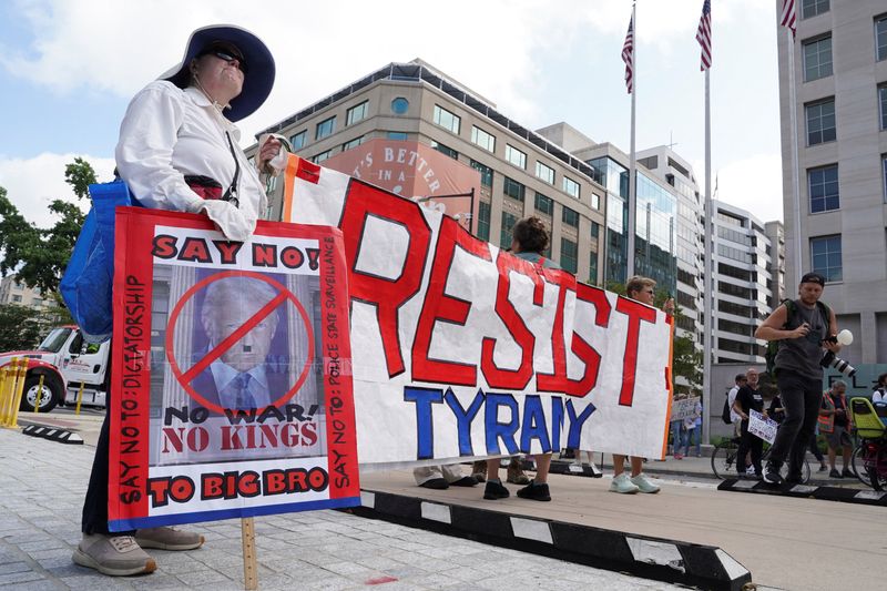 Explainer-Can Trump take long-term control of Washington's police?