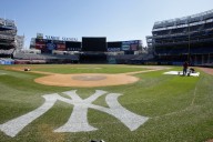 Yankees bring back infield depth piece