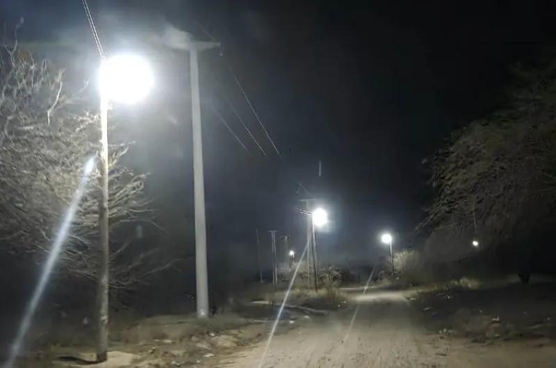 Concretan obra de ampliación de alumbrado público