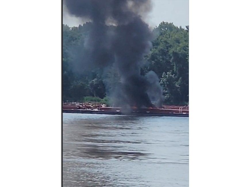 Two die when helicopter crashes into a barge in the Mississippi River