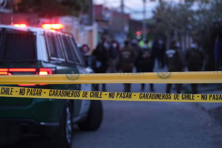 Violento asalto en Maipú: familia fue amarrada y ladrones incluso robaron sus perros
