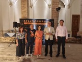 Blasco asiste a la recepción de los equipos participantes del rally cinematográfico Desafío Buñuel