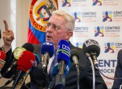 Renuncia de Uribe a prescripción aporta a la verdad: grupo de 38 juristas