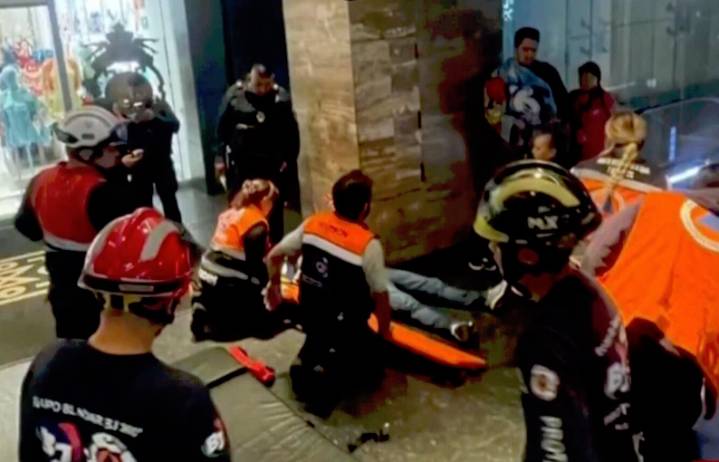 Dos heridos en Plaza Mitikah tras desplome de elevador