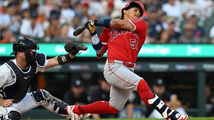 Gustavo Campero carted out of Angels-Dodgers game with leg injury