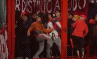 Traumatismos craneoencefálicos, fracturas y cortes; estos son los daños que sufrieron asistentes en el Independiente vs U de Chile