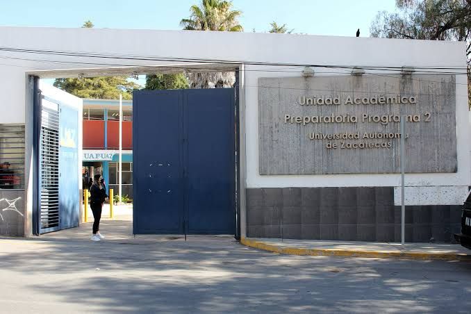 Docentes de Preparatoria 2 de la BUAZ toman plantel por inconformidades en la asignación de cargas de trabajo