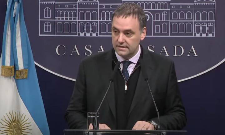 Escándalo en ANDIS: Adorni apuntó a una maniobra política y habló sobre la agresión a Milei