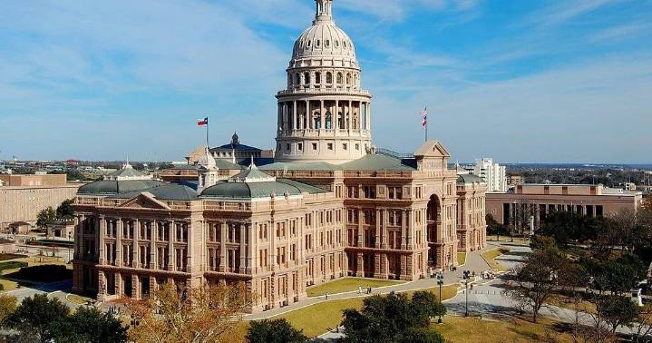 Texas Democrats Return to Texas |