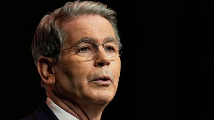 Treasury Secretary Bessent backs congressional stock trading ban, slams 'eye