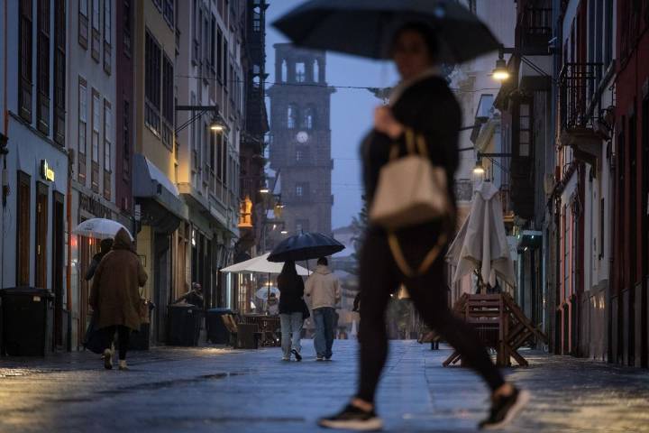 Canarias empezará septiembre bajo la lluvia: la Aemet adelanta la previsión para este lunes
