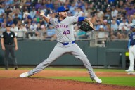 Mets bring back RHP Chris Devenski, designate LHP Jose Castillo