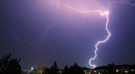 La caída de un rayo durante la tormenta en Badajoz apaga varios barrios