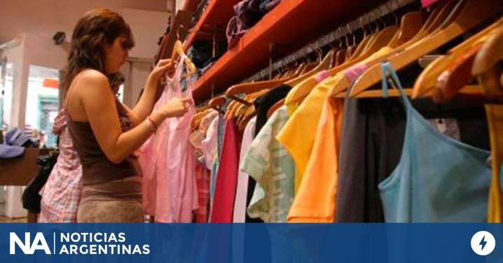 El consumo de bienes y servicios registró un leve crecimiento en julio