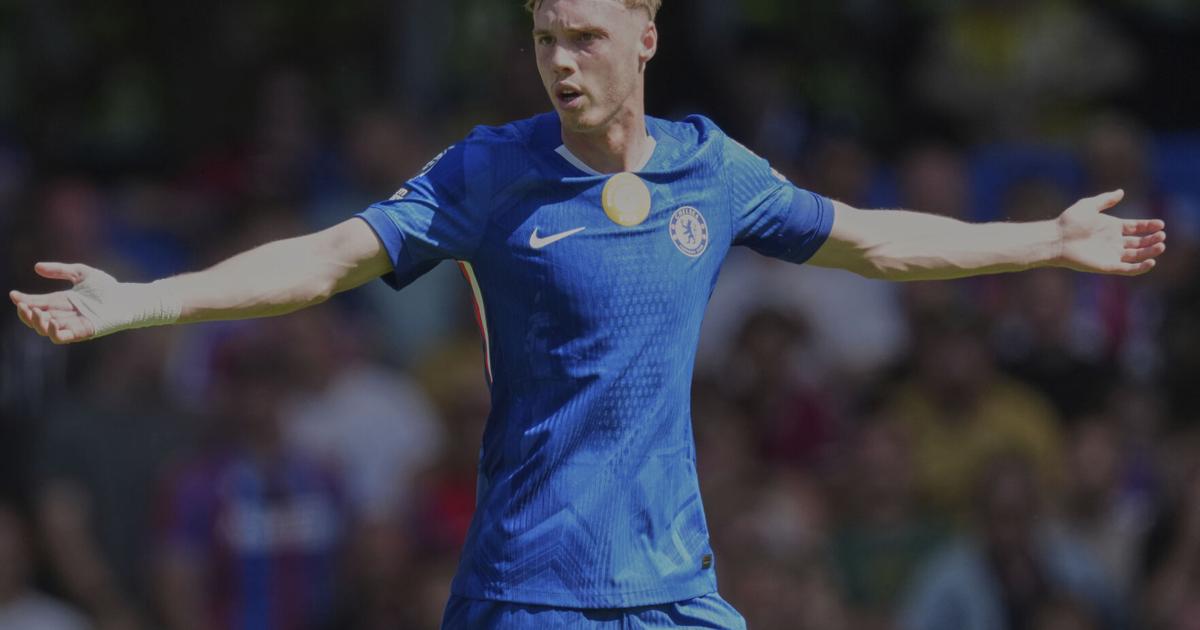 Arsenal wins 1-0 at Man United as Chelsea held by Palace in Premier League