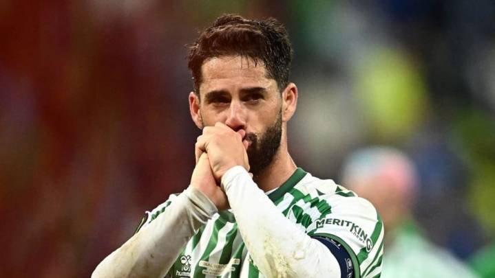 Isco's injury jinx strikes again as Real Betis midfielder fractures leg