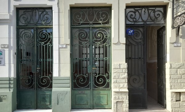 Calle Felipe Caronti: Una casa angosta,  la vivienda más antigua y el lugar de los rascacielos