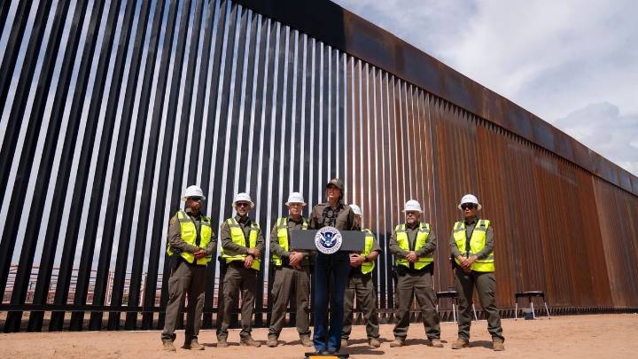 EE.UU. pinta de negro el muro con México para que esté más caliente y sea difícil de escalar