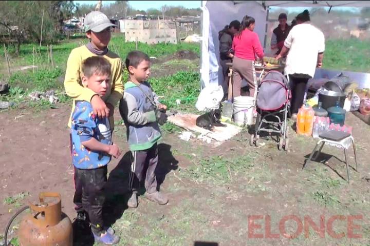 Vecinos afectados por el temporal organizaron una olla popular en barrio Illia