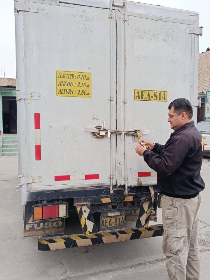 DURO GOLPE AL CONTRABANDO: POLICÍA INCAUTA MÁS DE UN MILLÓN DE CIGARRILLOS Y JUGUETES ILEGALES EN PUCUSANA