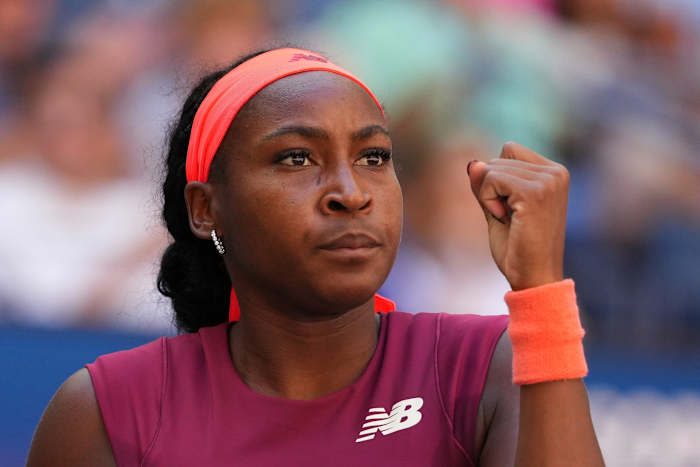 Coco Gauff plays a stress-free match at the US Open to beat Magdalena Frech and reach the 4th round