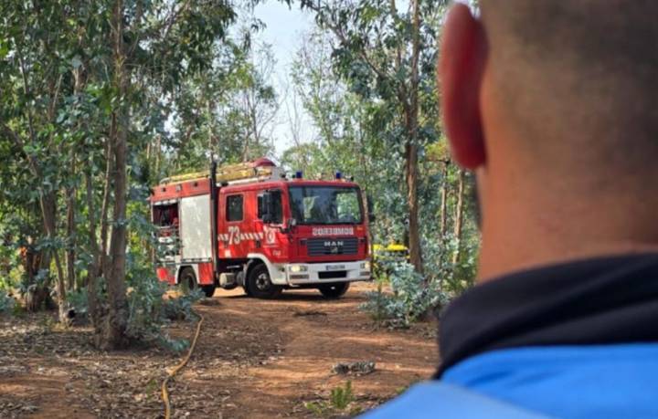 Incendio frente al centro de migrantes de Las Raíces
