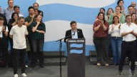 Kicillof no ahorró críticas a Milei: "Estafador, miserable y payaso"