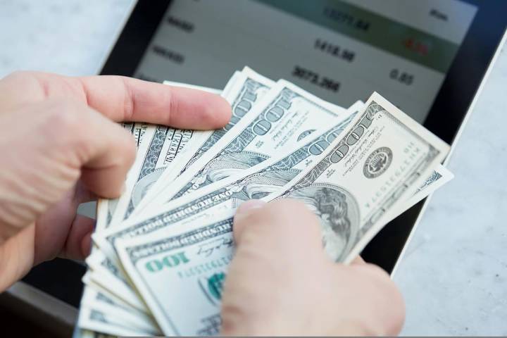 A cuánto cotiza el dólar oficial y el blue este sábado 16 de agosto