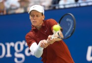 Deadspin | Jannik Sinner launches U.S. Open title defense with easy win