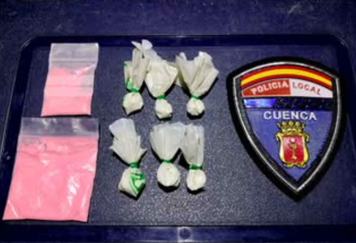 Cuenca | Lo para la Policía, encuentran droga y huye de su coche a la carrera