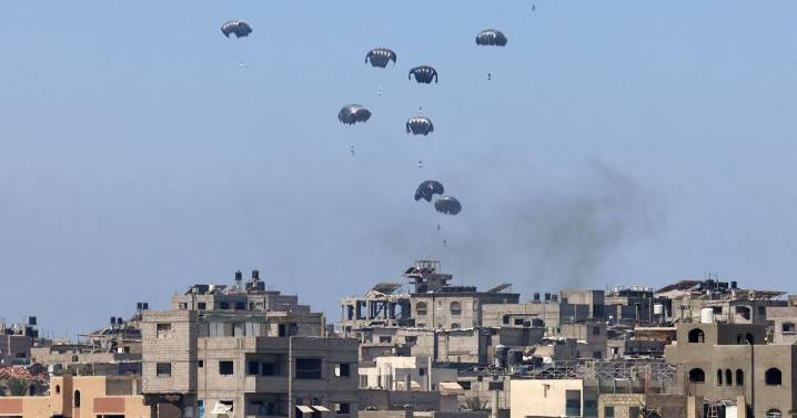 Canadian Armed Forces airdrop aid to Palestinians in Gaza
