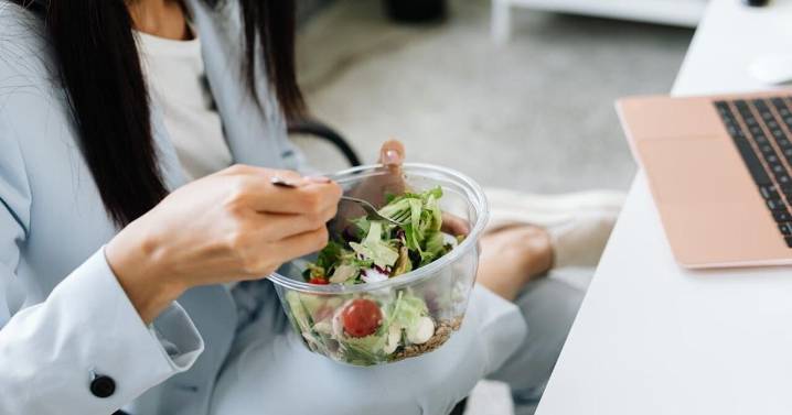 Workers forget to eat their lunch this many times a week