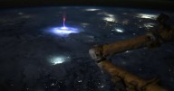 Chorro gigante ilumina cielos de México y EU: así se vio el fenómeno eléctrico desde el espacio