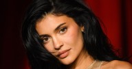 Kylie Jenner celebra cumpleaños con elegante cena junto a los Bieber