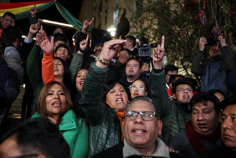 Official Bolivia presidential count shows centrist Rodrigo Paz in surprise lead