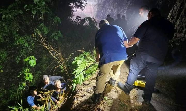 Rescatan octogenario que cayó por un risco en carretera de Utuado
