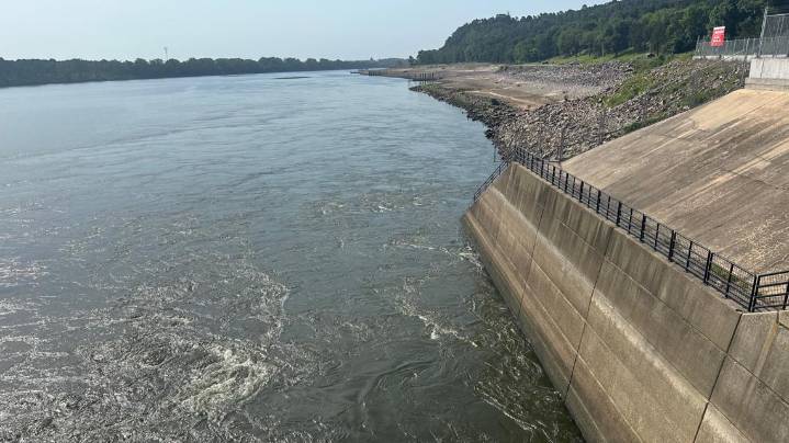 Crews working to repair spillway gate stuck open at dam on Arkansas River