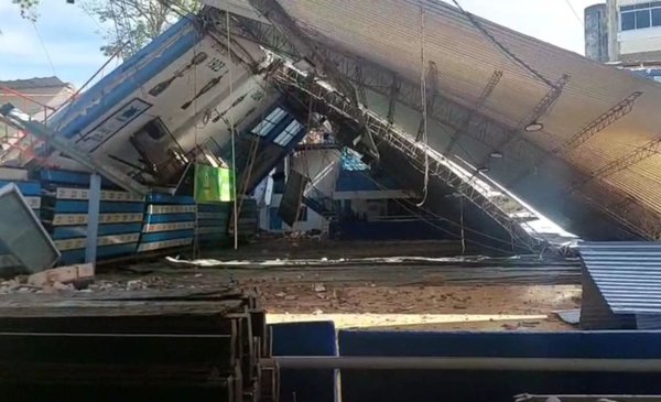 Se desplomó el techo y una pared del estadio del club Regatas Corrientes