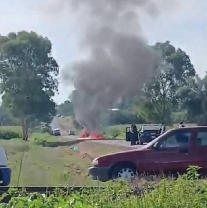 Explota camioneta con pirotecnia durante peregrinación en Zacatecas; varios lesionados