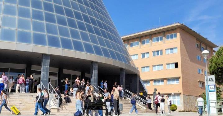 Llaman a una "gran movilización" por la suspensión del grado de Ingeniería Biomédica en la UJA